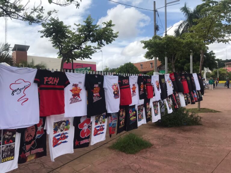 Emprendedores continúan ofertando productos para este 43/19