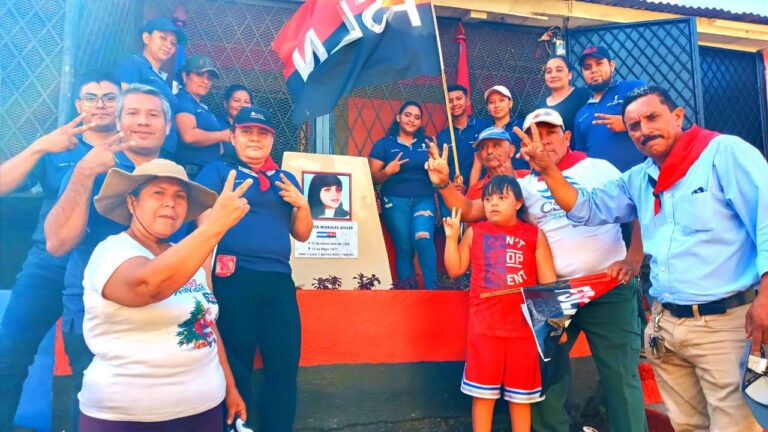 En saludo al 43/19 develan monumento dedicado a Angelita Morales Avilés
