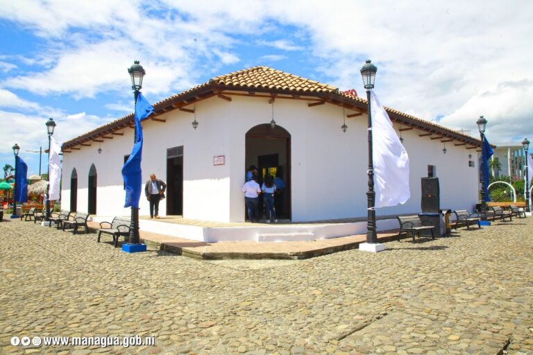 Reinauguran réplicas de casas museos