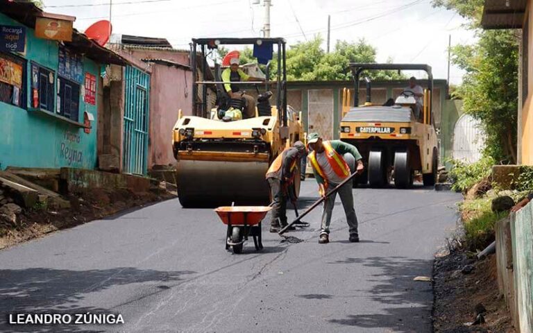 Avanza la construcción de calles en el barrio Jorge Cassaly