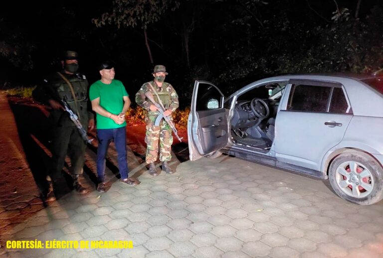 Ejercito de Nicaragua captura a dos ciudadano por trafico ilegal de dinero