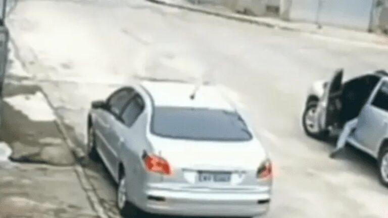 Ladrón torpe, roba una camioneta y no sabe conducir