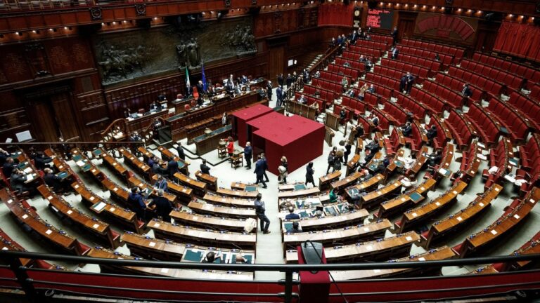 Pdte de Italia disuelve el parlamento y las elecciones se anticipan