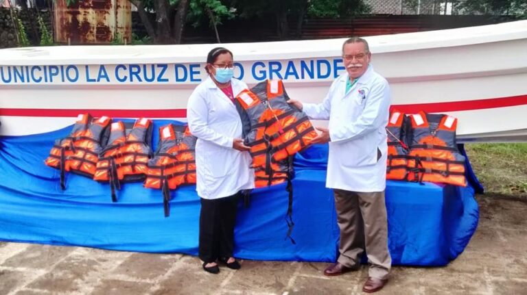 MINSA entrega 3 lanchas para atención a familias del Caribe Sur