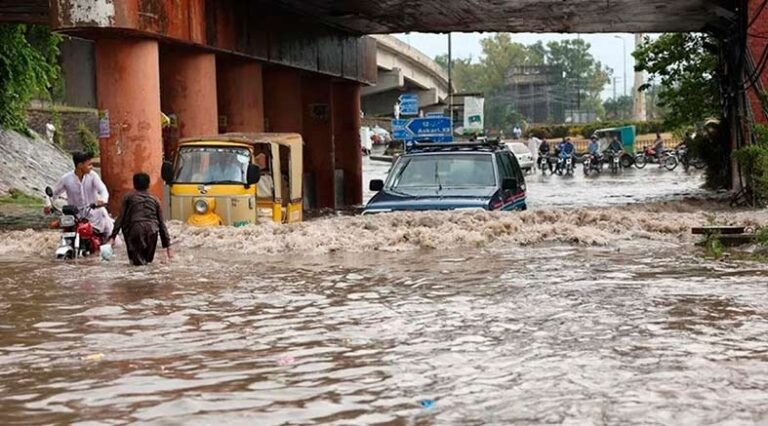 Lluvias en Pakistán dejan 282 fallecidos
