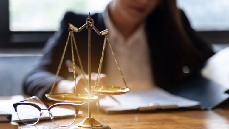 Mujer podría demandar a las 12 amantes de su esposo