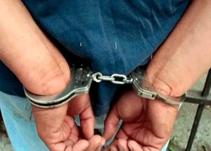 Denuncia a su padrastro, tío y a su profesor por violarla