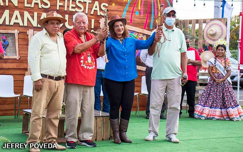 Alcaldesa de Managua Reyna Rueda, recibió la tajona de la mayordomía de las Fiestas en honor a Santo Domingo de Guzmán.