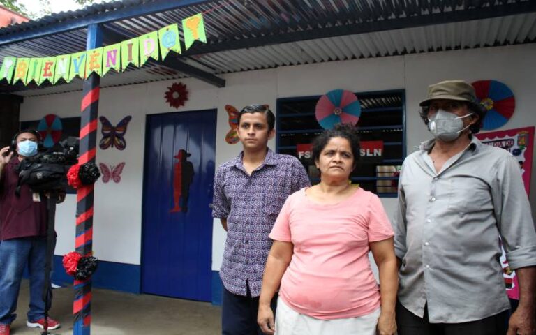 Familia agricultora recibe su vivienda digna