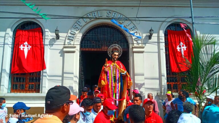 Celebran procesión de las fiestas de Santiago Apóstol de Jinotepe
