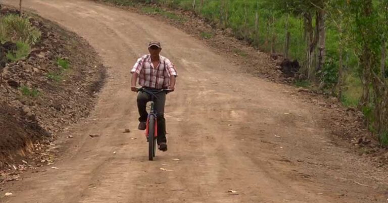 Desarrollan plan para rehabilitar mil 500 kilómetros de caminos productivos en 83 municipios