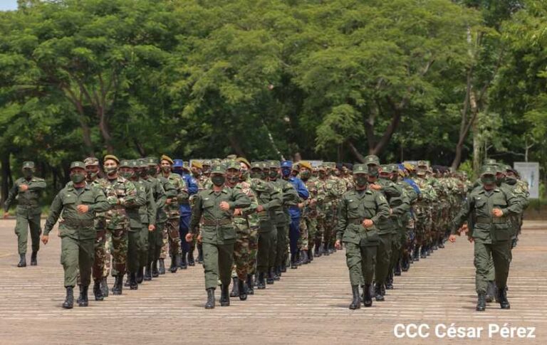 Se gradúan 199 efectivos militares de diversos cursos