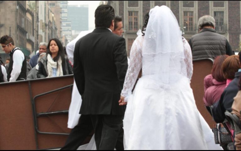 Insiste en casarse con dos mujeres