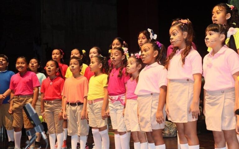 MINED presentan primer sainete musical