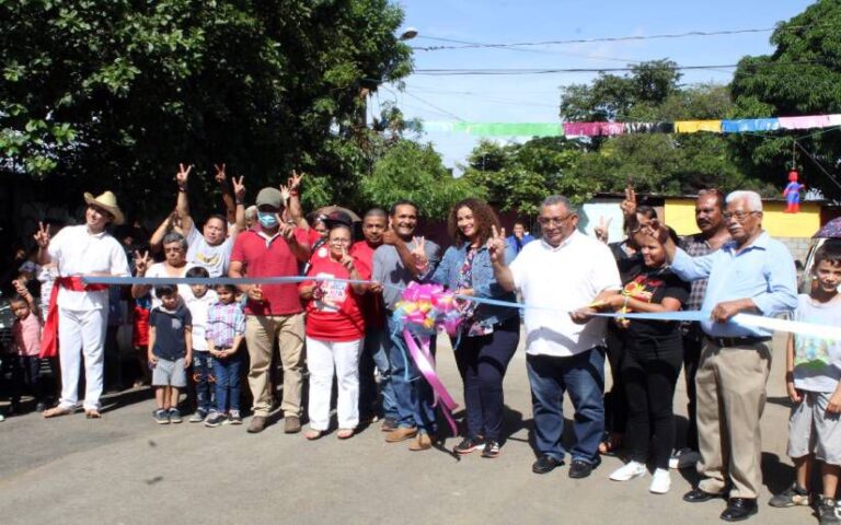 ALMA entrega drenaje sanitario a familias del barrio Plaza España