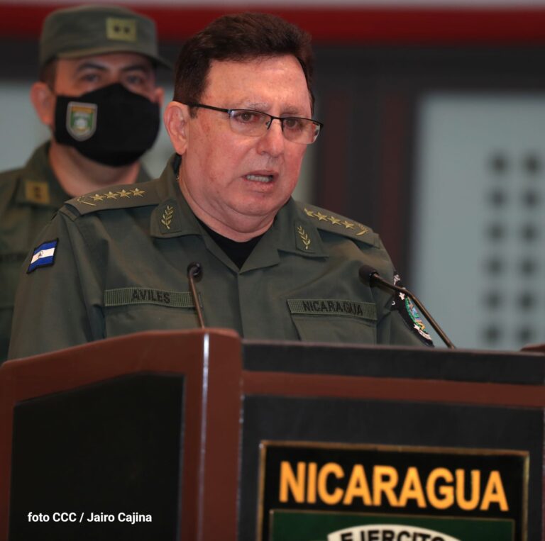 General de Ejército Julio César Avilés felicita a miembros de la Fuerza Aérea