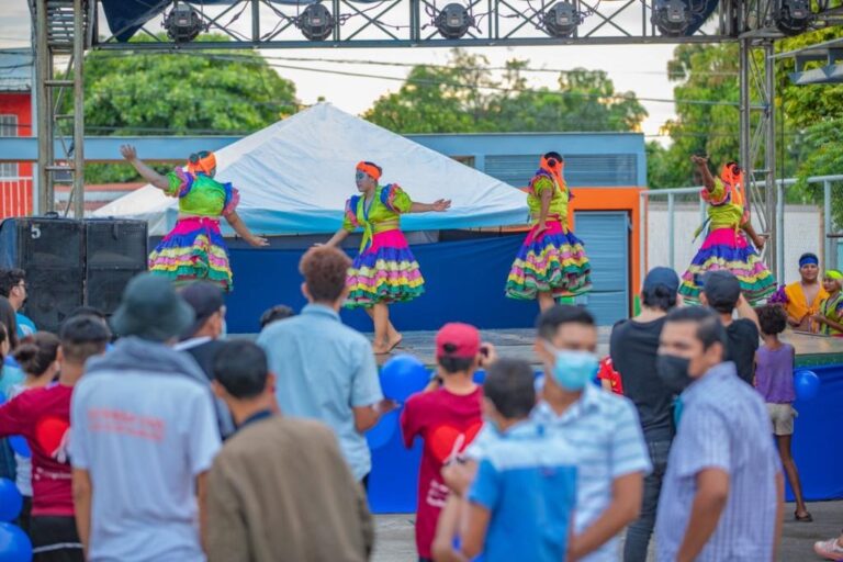 Realizan concurso de Danza Folclórica en homenaje a Miss Lizzi Nelson