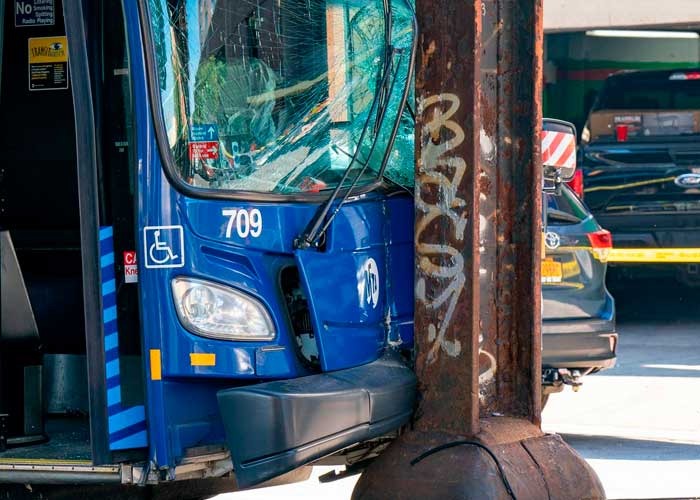 Conductora sufre infarto mientras conducía autobús en Nueva York