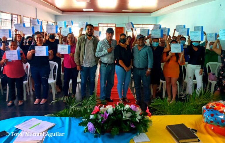 Entregan certificados a protagonistas de las Escuelas Municipales de Oficios