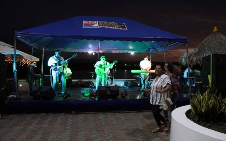 Familias disfrutaron del concierto brindado por el grupo musical Ermaché