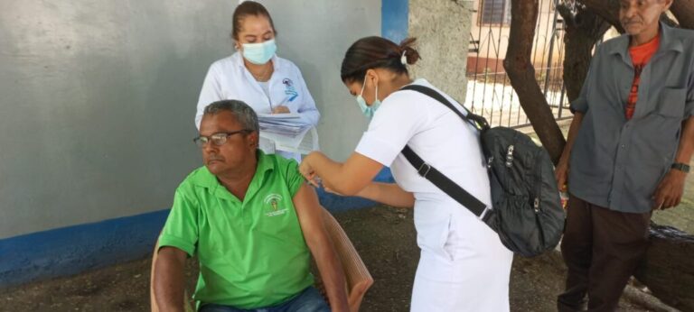 Jornada de vacunación en el barrio Cuba