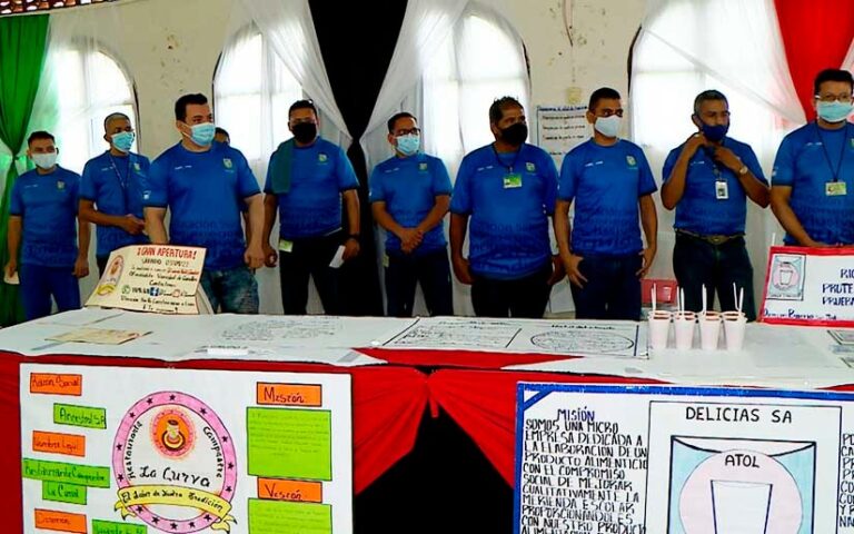 Privados de libertad realizan feria académica en la carrera de Agronegocios