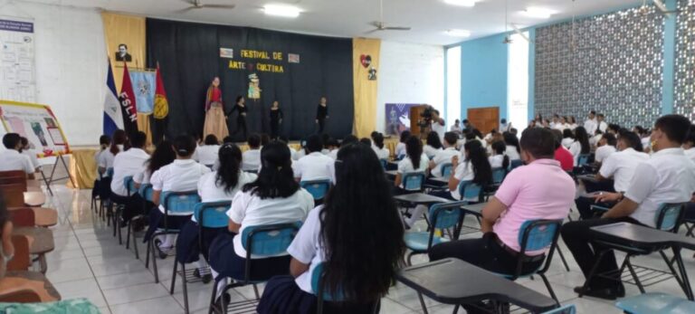 Normalistas conmemoran el 42 aniversario de la Alfabetización