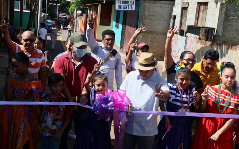 Inauguran 11 nuevas calles pavimentadas en el barrio Memorial Sandino