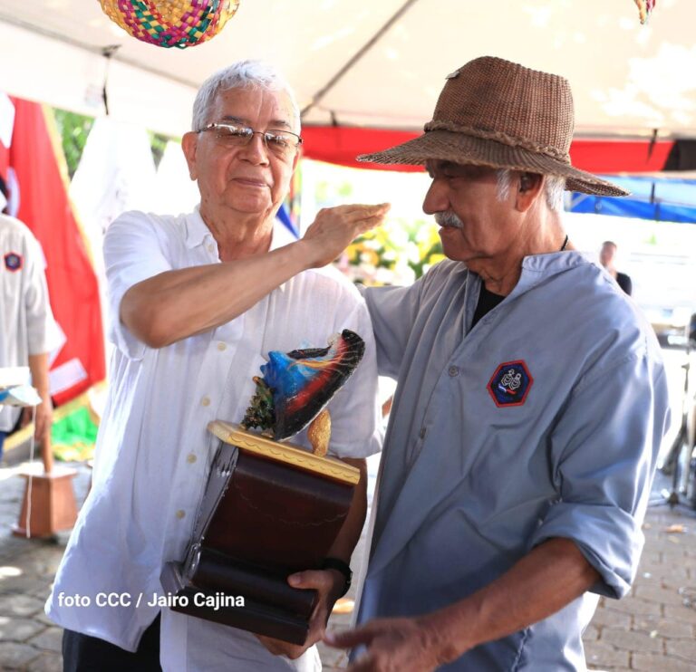 Saludan al 42 Aniversario de la Gran Cruzada Nacional de Alfabetización
