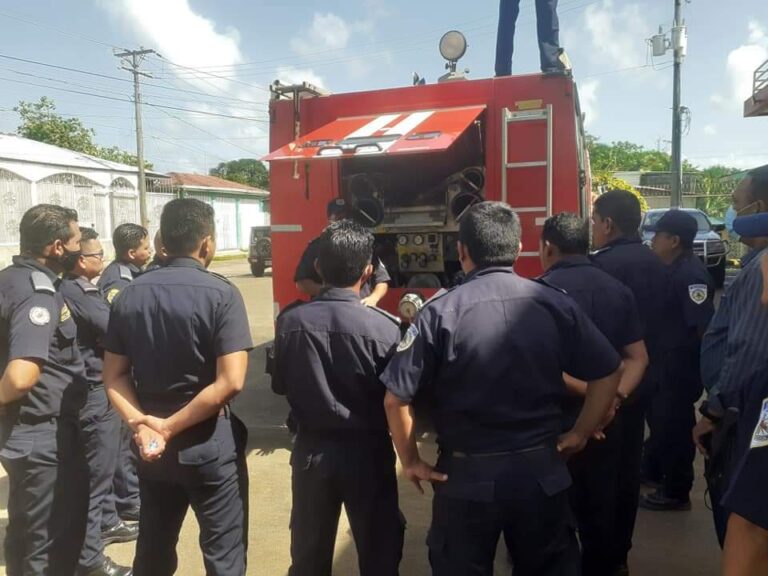 Capacitan a bomberos del Caribe Sur
