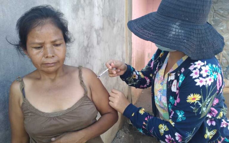 Familias de Ciudad Belén se vacunan contra la Covid-19