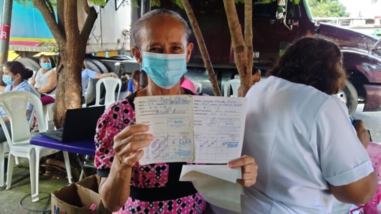 Brindan atención integral a mujeres en el barrio El Redentor