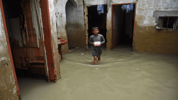 Se eleva a 820 los fallecidos por las lluvias en Pakistán