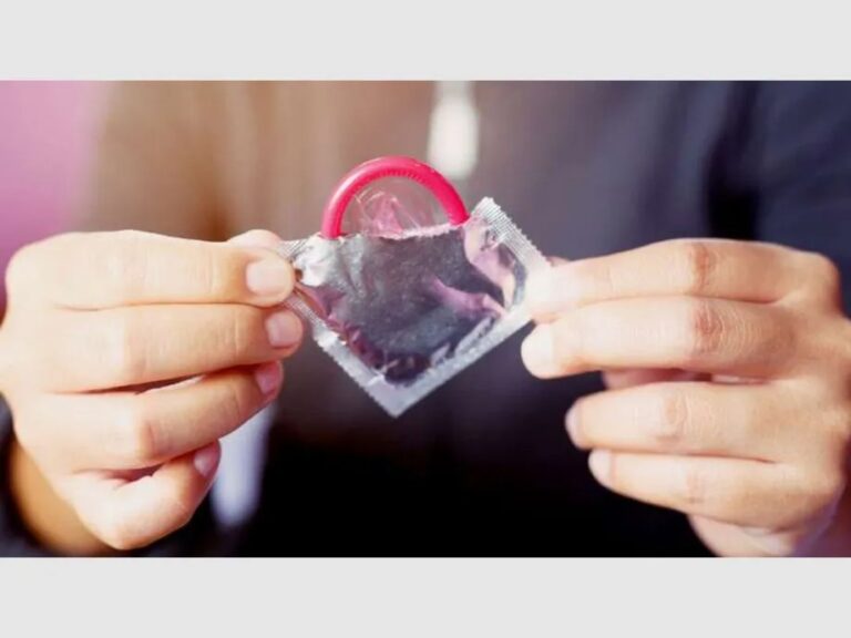 Maestra asigna como tarea que sus alumnos llevan condones con semen