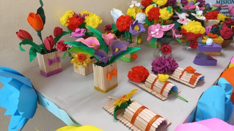 Personas con discapacidad concluyen curso de arreglos florales