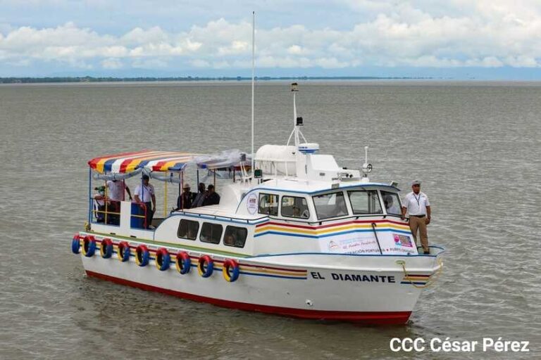 Inauguran embarcación el “El Diamante”  la nueva ruta turística