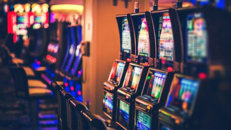Cierran casino por tener cámaras ocultas en baños de las mujeres