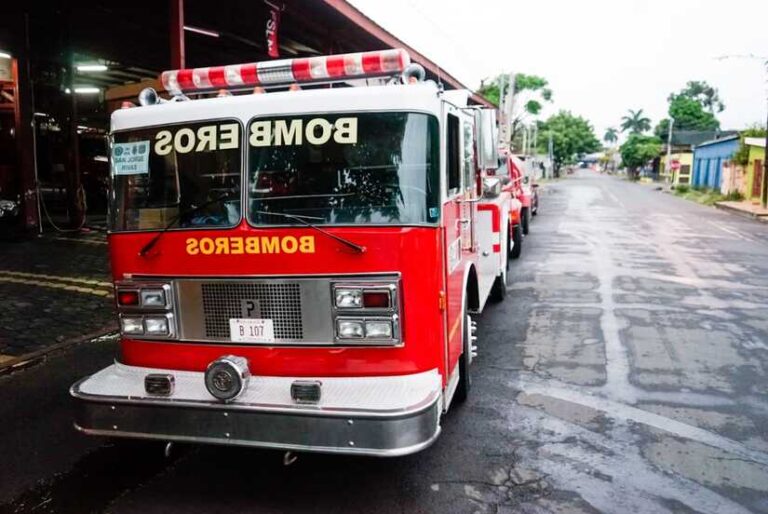 Envían dos vehículos a estación de bomberos en San Jorge