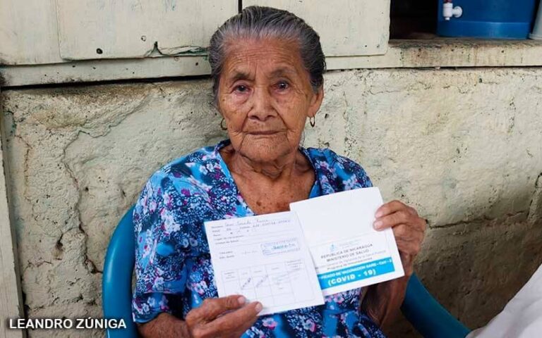 Familias del barrio Villa Libertad fueron vacunadas contra el COVID-19