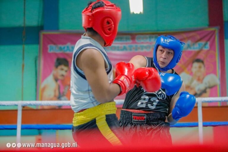 Realizan velada boxística en el Gimnasio Roger Deshon