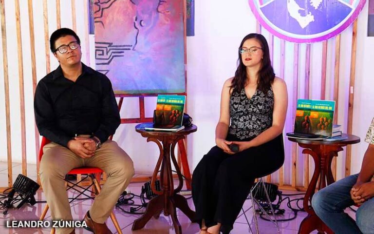 Realizan presentación del libro “El Ojo detrás del Sol”