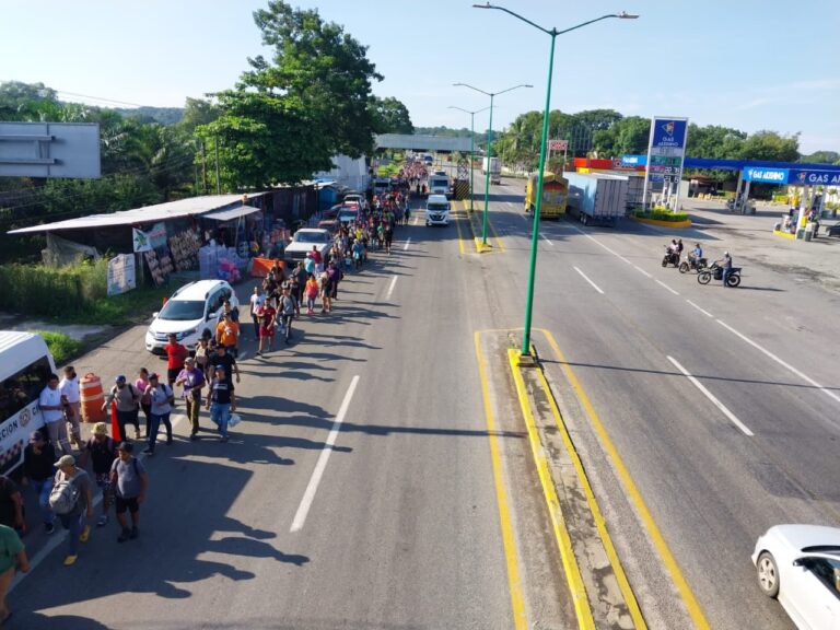 Nueva caravana con 1,000 migrantes parte hacia EEUU