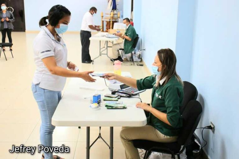 Servidores públicos de educación reciben su salario de septiembre