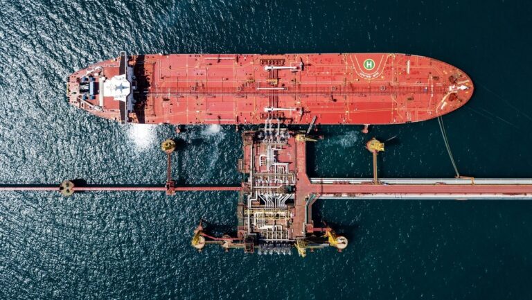 Rusia va a detener envío de petróleo a países que pongan tope al precio