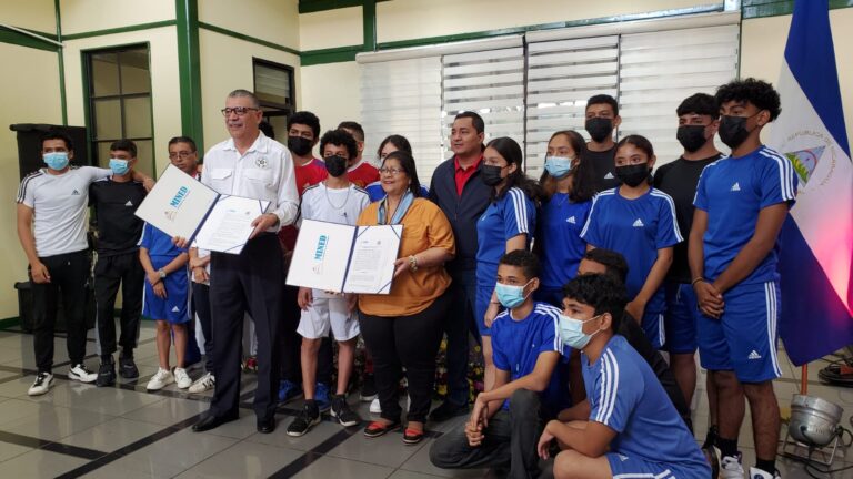 Firman convenio para presentar el Proyecto Fifa for Schools 