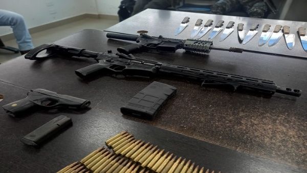 Encuentran armas de fuego y otros artefactos en cárcel de Ecuador