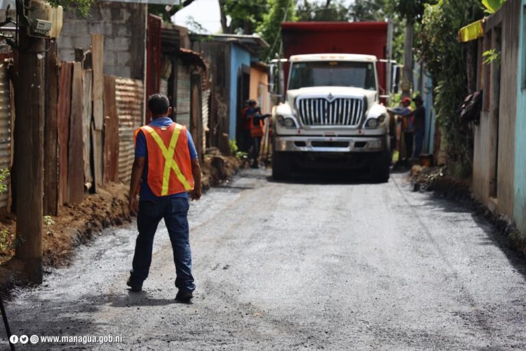ALMA construye 5 cuadras nuevas en el barrio Carlos Marx