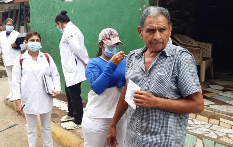 Continua jornada de vacunación casa a casa en Managua
