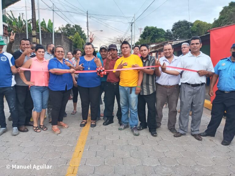 Inauguran nueva calle adoquinada en barrio Héroes y Mártires en Dolores, Carazo