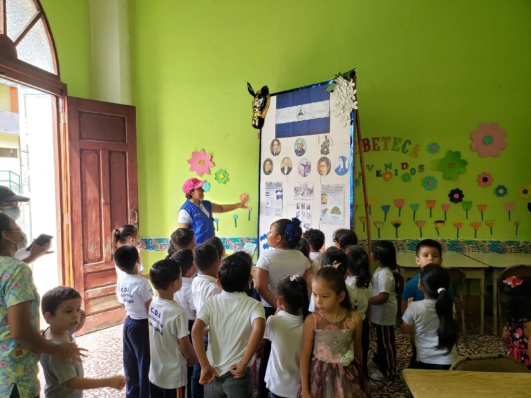 Niños del CDI visitan la biblioteca pública de la ciudad de Boaco